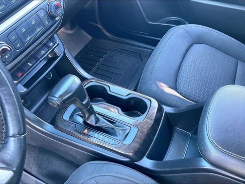 Used 2017 GMC Canyon SLE w/ SLE Convenience Package image 16