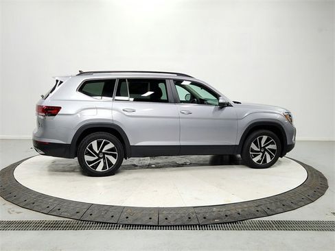 Used 2024 Volkswagen Atlas SE image 8