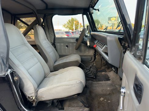 Used 1989 Jeep Wrangler Laredo image 12