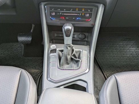 Used 2023 Volkswagen Tiguan SE FWD image 24