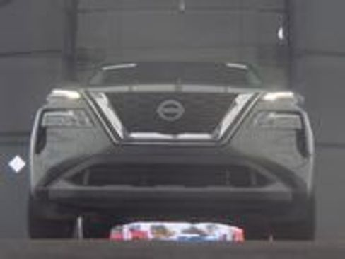 Used 2023 Nissan Rogue SV image 2