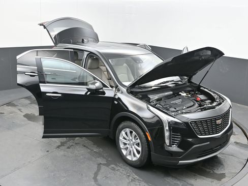 Used 2023 Cadillac XT4 Luxury w/ Cold Weather Package image 40