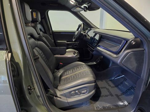 Used 2022 Rivian R1S Launch Edition image 13