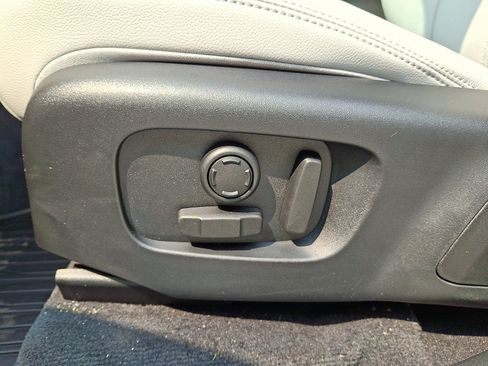 New 2026 Land Rover Range Rover Velar S image 4