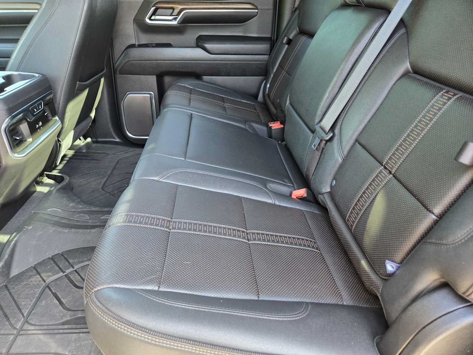 Used 2024 Chevrolet Silverado 1500 High Country w/ High Country Premium Package AWD/4WD image 30
