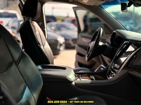 Used 2019 Cadillac Escalade Luxury AWD/4WD image 15