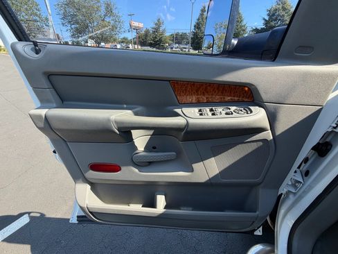 Used 2006 Dodge Ram 2500 Truck SLT AWD/4WD image 16