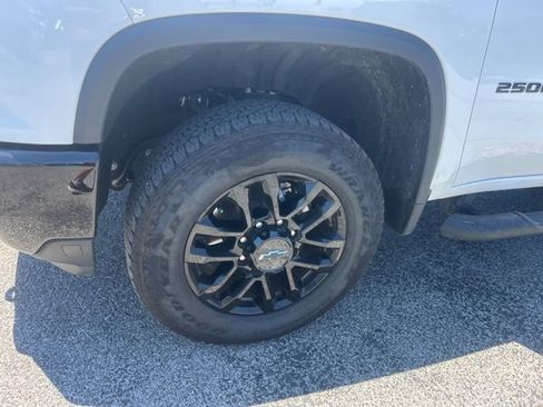 Used 2025 Chevrolet Silverado 2500 Custom w/ Custom Value Package AWD/4WD image 10