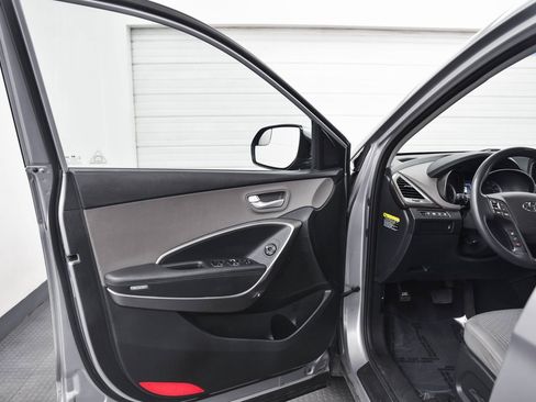 Used 2017 Hyundai Santa Fe SE image 8