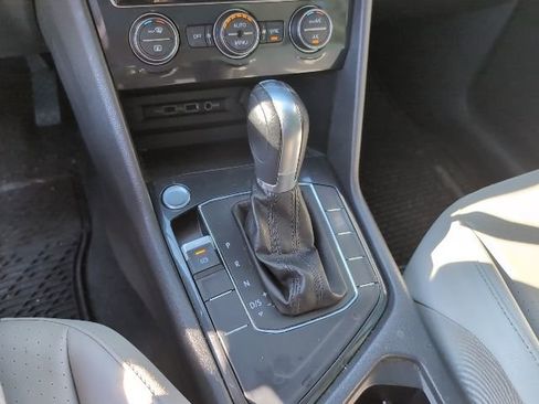 Used 2018 Volkswagen Tiguan SE w/ Panoramic Sunroof Package image 21