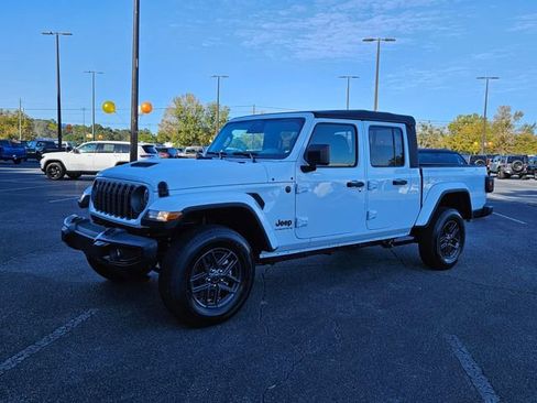 New 2026 Jeep Gladiator Sport image 2