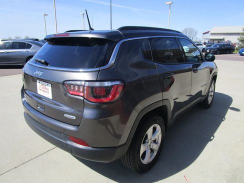 Used 2018 Jeep Compass Latitude AWD/4WD image 7