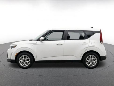 Used 2025 Kia Soul LX w/ LX Technology Package FWD image 4