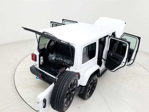 Used 2024 Jeep Wrangler Unlimited Sahara w/ Technology Group AWD/4WD image 23