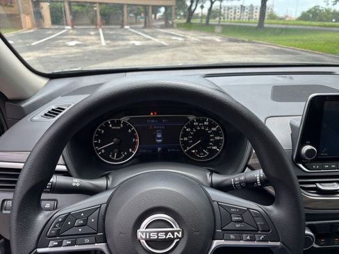 Used 2025 Nissan Altima 2.5 SV FWD image 29