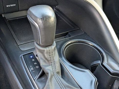 Used 2020 Toyota Camry SE image 11