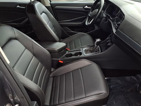 Used 2022 Volkswagen Jetta SE image 22
