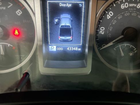 Used 2021 Toyota Tacoma SR5 w/ Trail Edition image 13