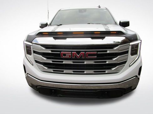 Used 2024 GMC Sierra 1500 SLE w/ X31 Off-Road Package image 4