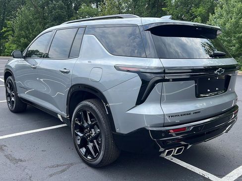 Used 2025 Chevrolet Traverse RS AWD/4WD image 3