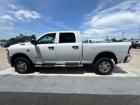 Used 2020 RAM 2500 Tradesman w/ Chrome Appearance Group AWD/4WD image 11