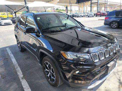 Used 2025 Jeep Compass Limited AWD/4WD image 2