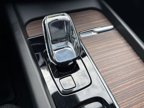 Used 2023 Volvo XC60 T8 Ultimate image 23