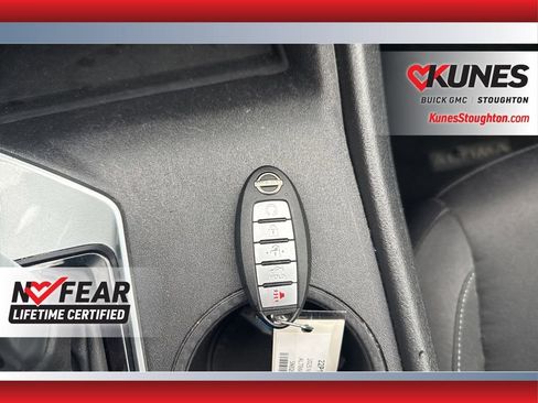 Used 2025 Nissan Altima 2.5 SV FWD image 27