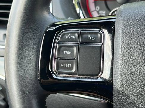 Used 2019 Dodge Grand Caravan SXT FWD image 19