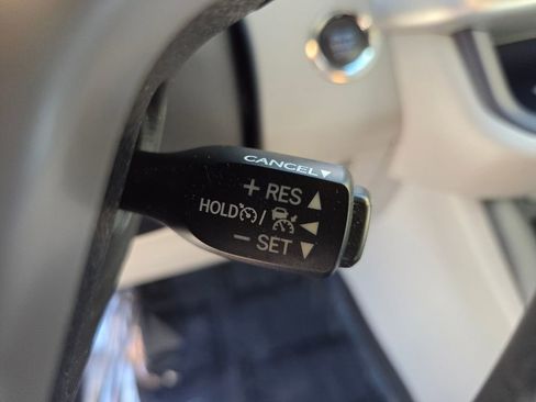 Used 2019 Toyota Highlander Limited image 24