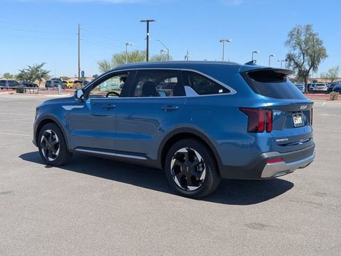 Certified 2025 Kia Sorento EX w/ EX Panoramic Sunroof Package AWD/4WD image 3