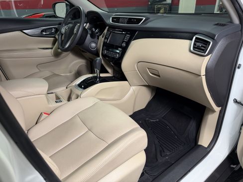 Used 2016 Nissan Rogue SL image 24