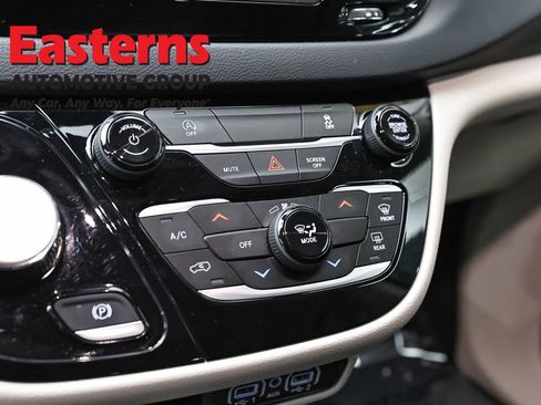 Used 2024 Chrysler Voyager LX FWD image 20