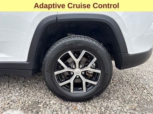 Used 2023 Jeep Grand Cherokee Limited image 9