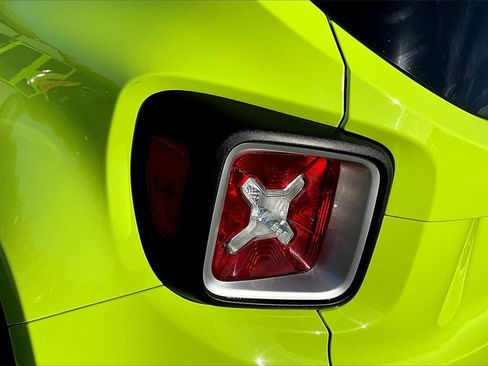 Used 2017 Jeep Renegade Limited image 30