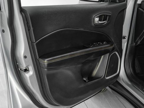 Used 2021 Jeep Compass Latitude image 38