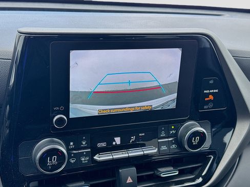 Used 2023 Toyota Highlander LE image 10