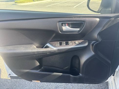 Used 2017 Toyota Camry SE FWD image 10