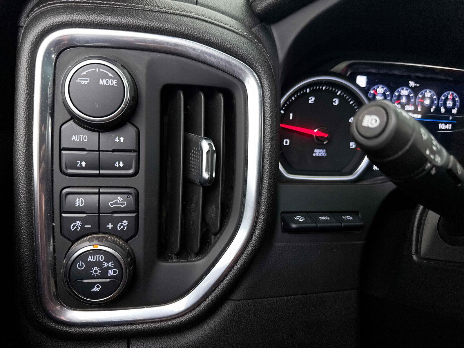 Used 2021 Chevrolet Silverado 2500 High Country w/ Technology Package AWD/4WD image 11