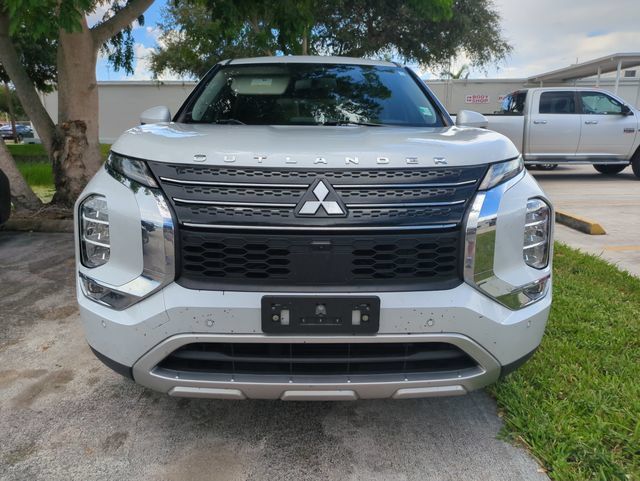 Used 2023 Mitsubishi Outlander SE FWD image 2