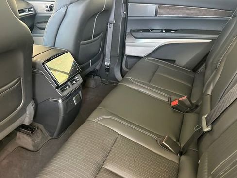 New 2026 Cadillac Vistiq Luxury image 12