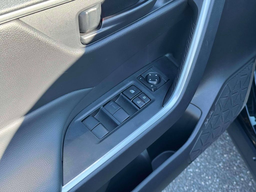 Used 2025 Toyota RAV4 LE AWD/4WD image 19