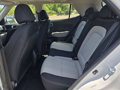 Used 2025 Hyundai Venue SEL FWD image 29