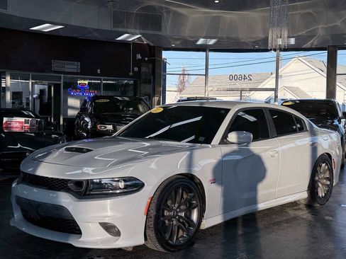 Used 2022 Dodge Charger Scat Pack w/ Plus Group image 2