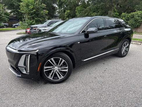 Used 2024 Cadillac Lyriq Luxury w/ LPO, Floor Liner Package RWD image 3