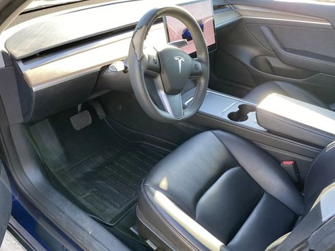 Used 2023 Tesla Model 3 Standard Range image 9