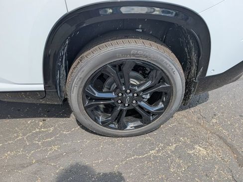 New 2027 Chevrolet Traverse RS w/ LPO, Floor Liner Package AWD/4WD image 18