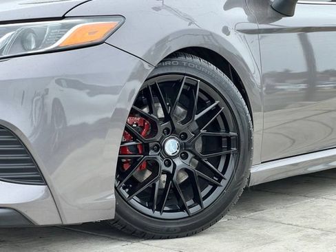 Used 2019 Toyota Camry SE FWD image 2