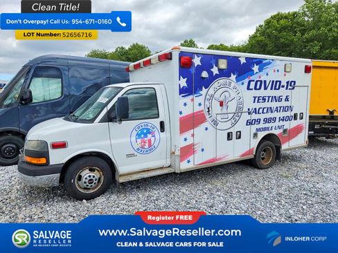 Used 2014 GMC Savana 4500 w/ Ambulance Package RWD image 1