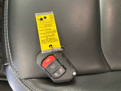 Used 2023 Jeep Wrangler Sahara w/ Cold Weather Group image 40